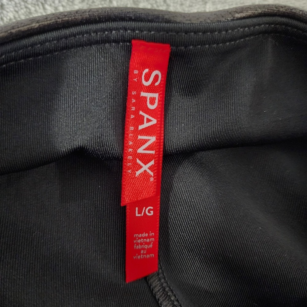 SPANX- Faux Leather Hip-Zip Leggings Black Size Large Pants Front Zip - Picture 3 of 12